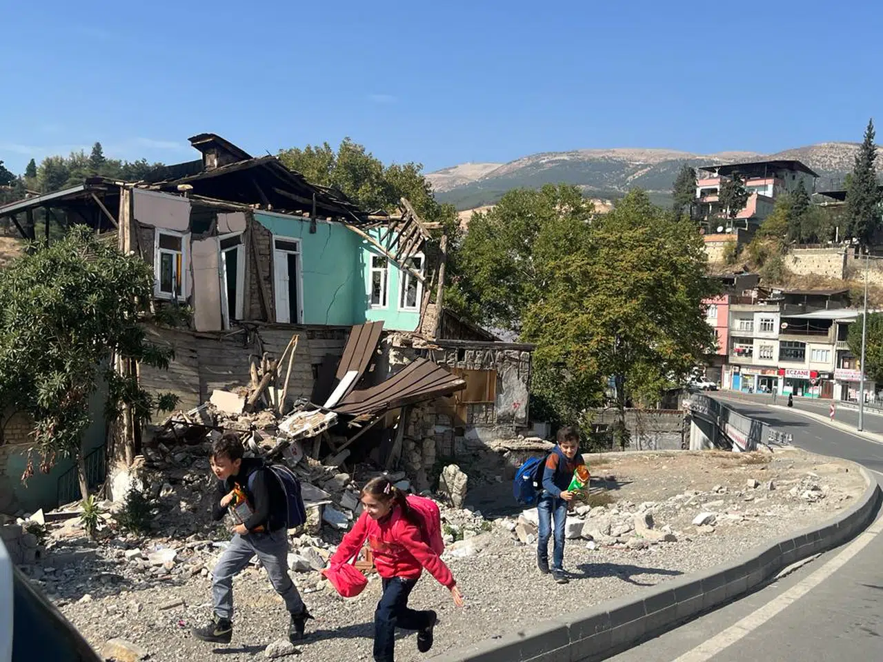 Depremin ardından 260. gün!
