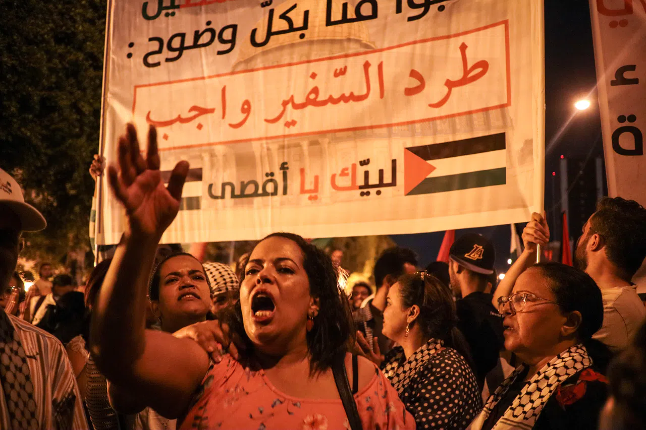 İsrail’in Gazze bombardımanı Fransa’nın Tunus Büyükelçiliği önünde protesto edildi