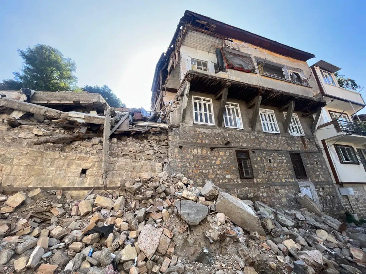 Depremin ardından 258. gün!