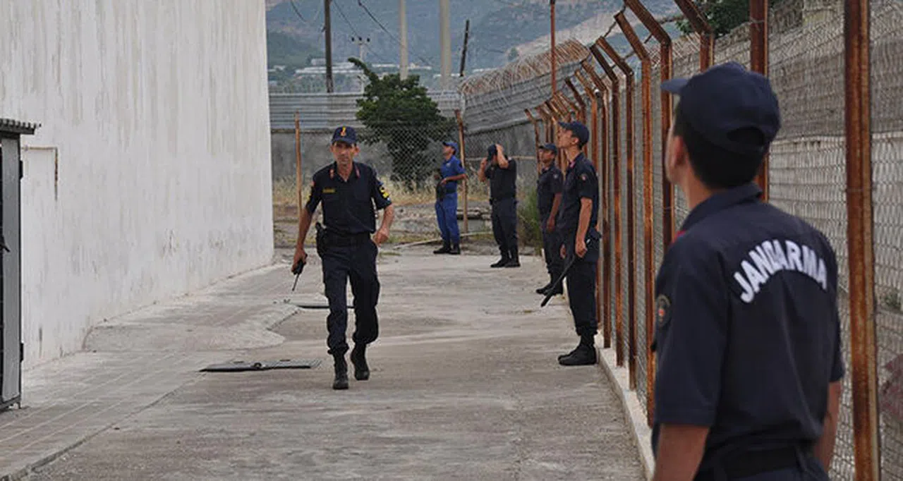 Şiddetli yağış sebebiyle Karadeniz Ereğli K2 Tipi Cezaevindeki hükümlüler naklediliyor
