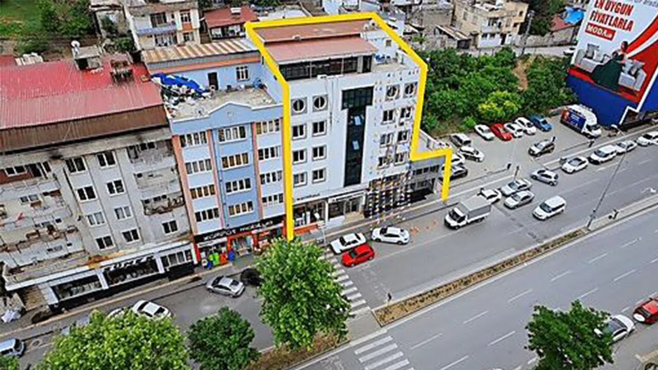 Kahramanmaraş’taki AK Parti İl Binası satılığa çıkartıldı
