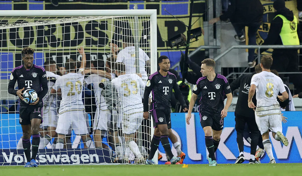Bayern Münih Almanya Kupası'ndan, Manchester United İngiltere Lig Kupası'ndan elendi