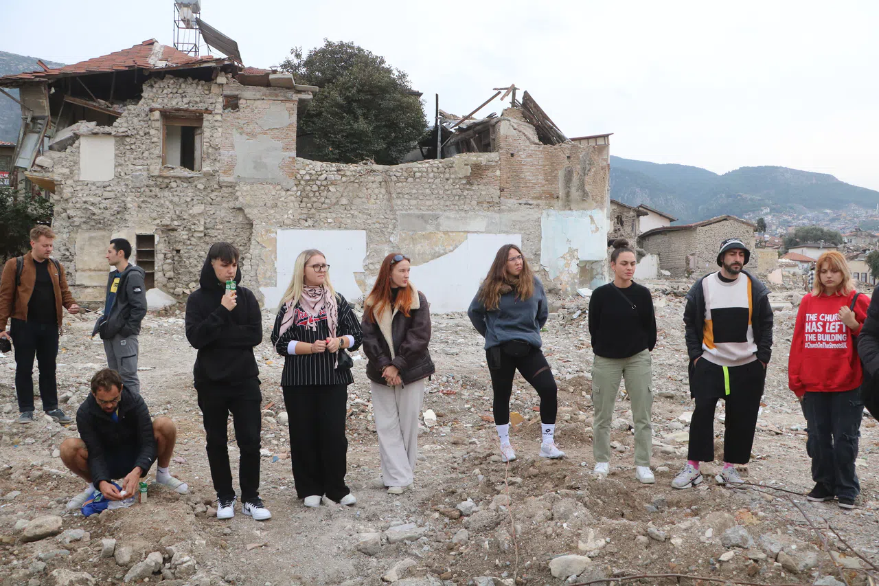 Enkaz Kentteki Yıkım, 6 Ülkeden Gelen 36 Genci Sarstı