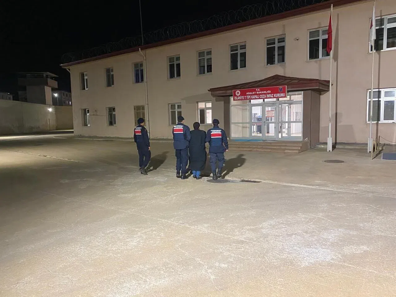 6 düzensiz göçmen yakalandı, 1 organizatör tutuklandı