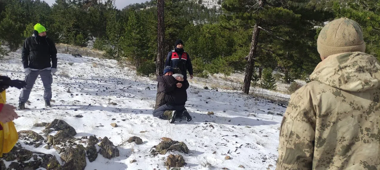 Dağda kaybolan avcı jandarma ekipleri tarafından bulundu