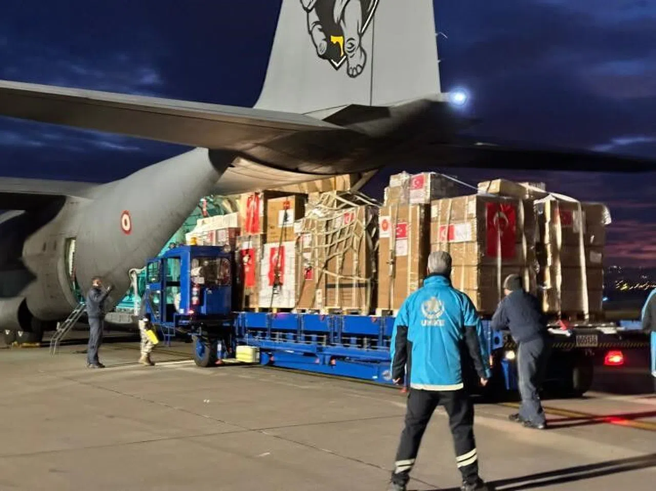 Gazze'ye sağlık yardımı taşıyan uçak Kayseri'den havalandı