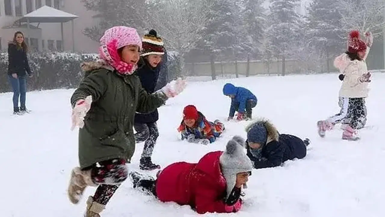 İstanbul, Ankara, İzmir'de Yarın Okullar Tatil Mi? 20 Kasım 2023
