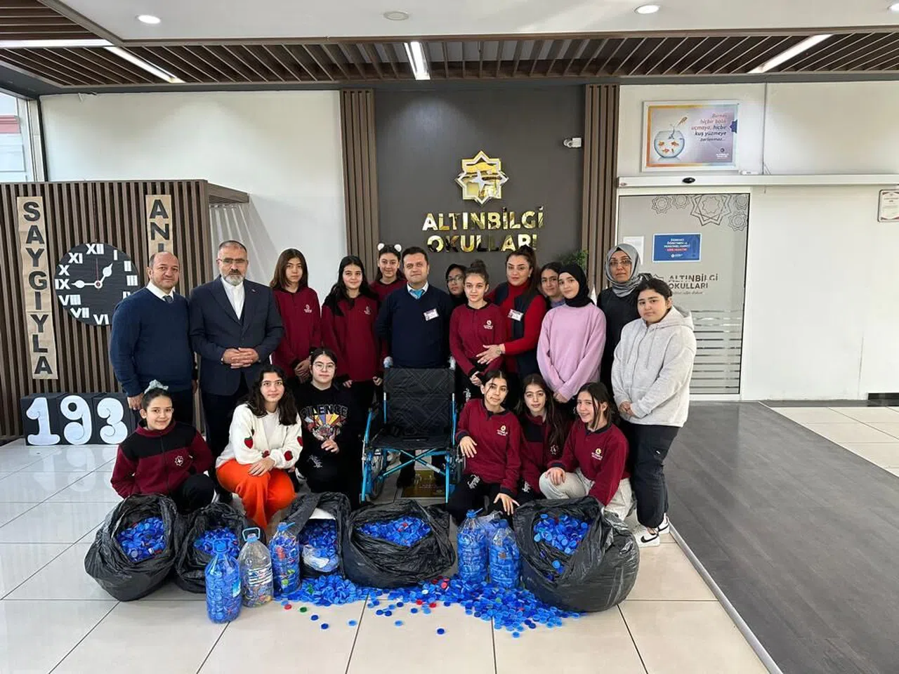 Kahramanmaraş’taki öğrencilerden ‘mavi kapak’ hassasiyeti