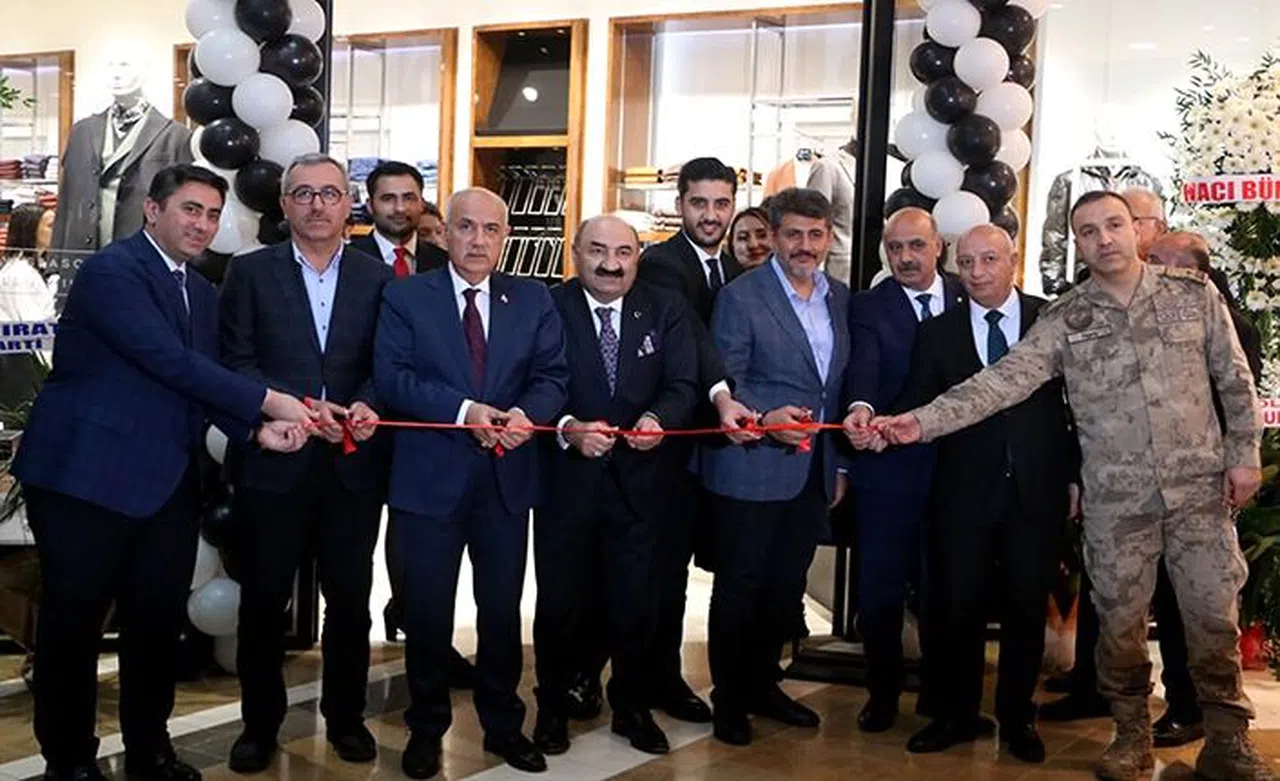 Depremin merkezinde ticaret tekrardan canlanıyor