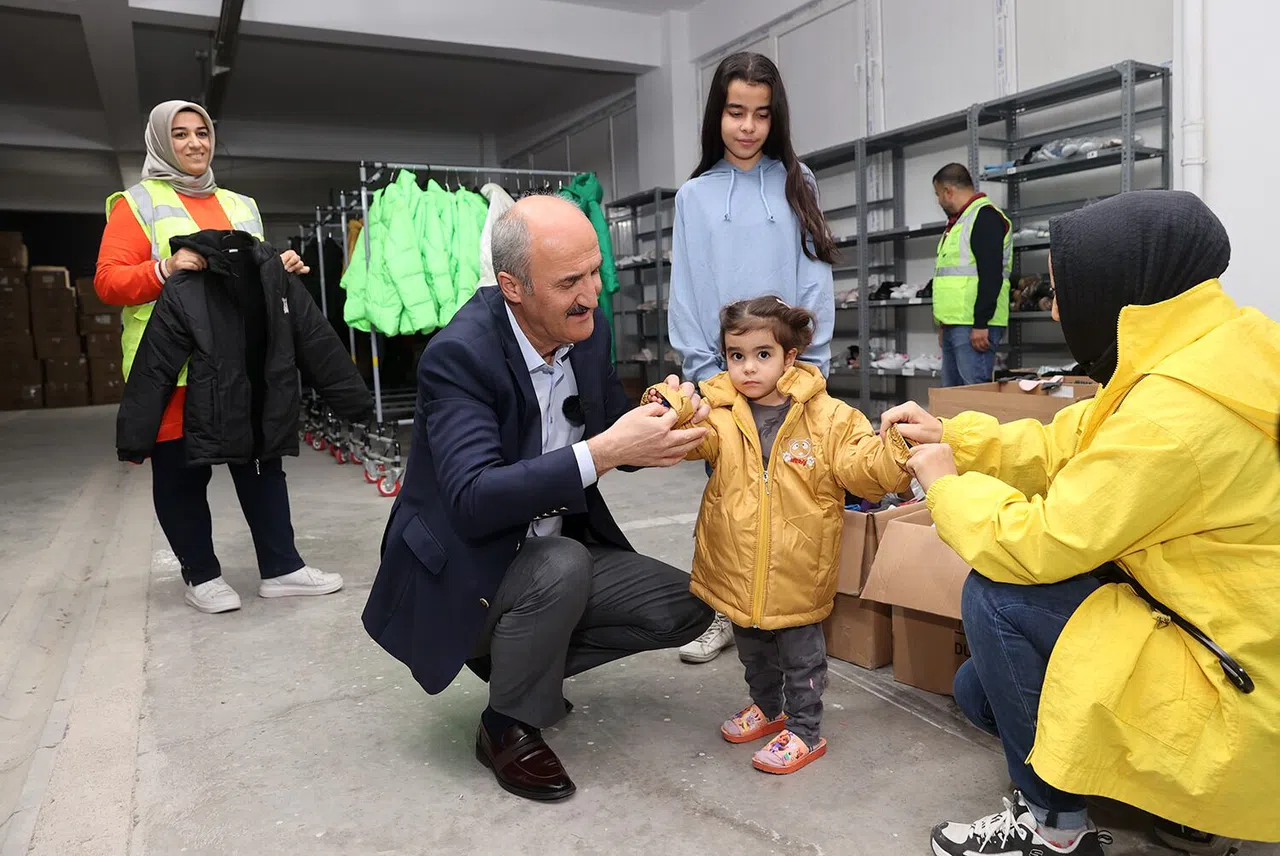 Dulkadiroğlu Belediyesi, İhtiyaç Sahiplerine Kıyafet Yardımında Bulundu