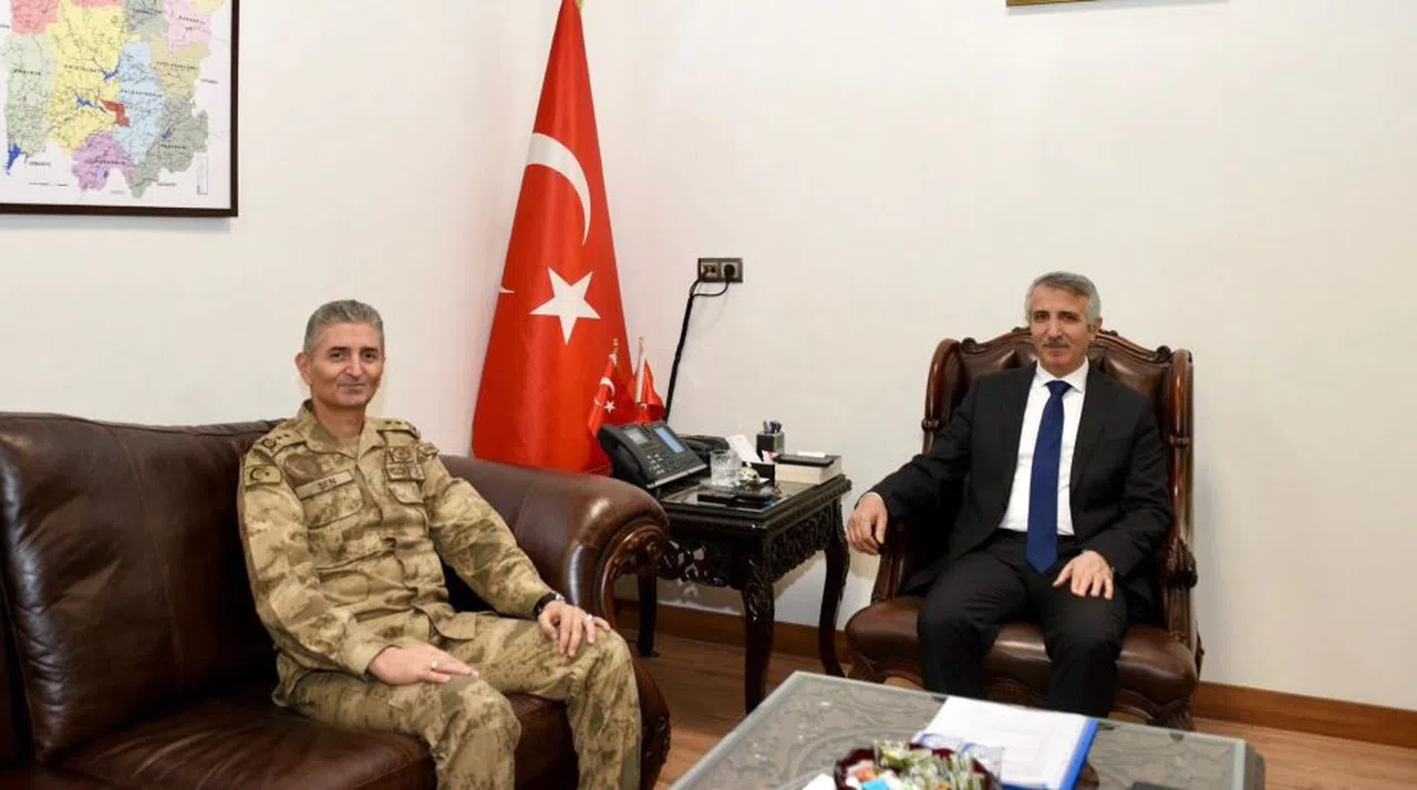 Tümgeneral Şen’den Vali Ünlüer’e ziyaret