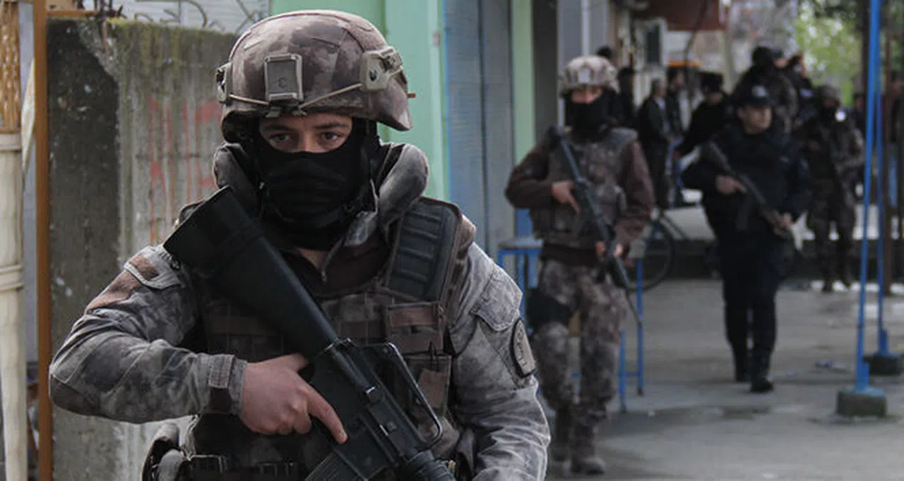 DEAŞ'a fon sağlayan şüphelilere operasyon: 9 gözaltı