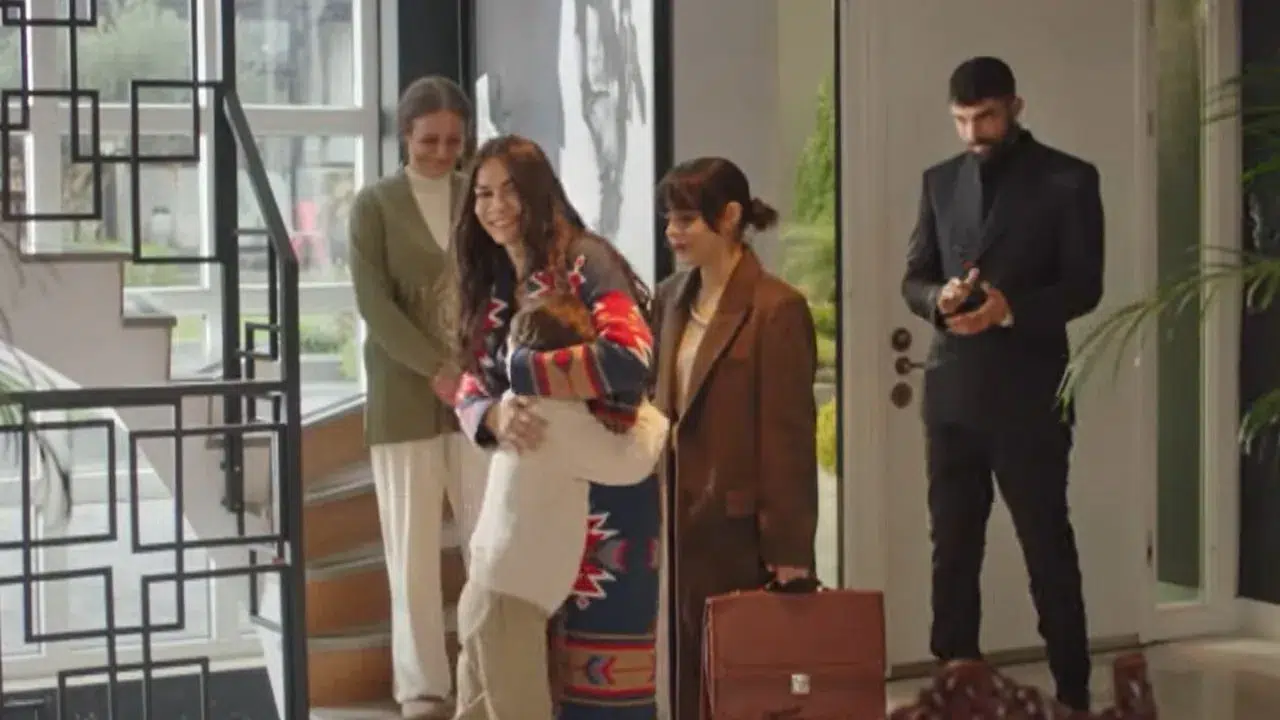 Adım Farah dizisinde başroller neden değişti? Sevilen dizide ortalık neden karıştı?