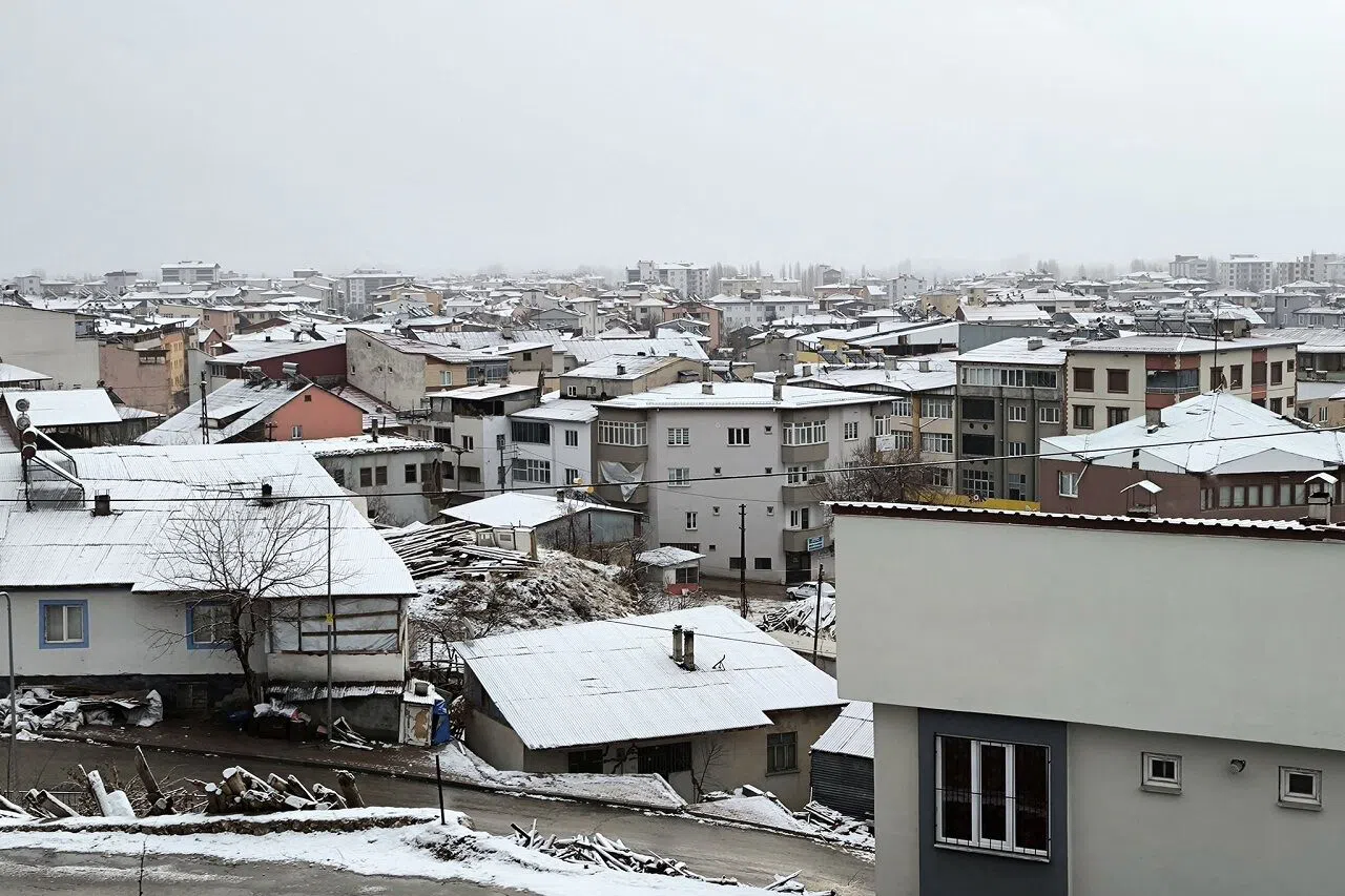 Göksun’a kent merkezi beyaz örtüye büründü