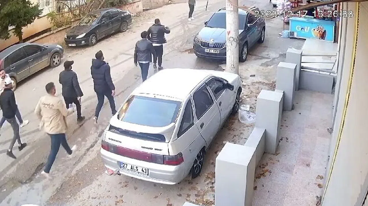 20 TL tartışmasında silahlar konuştu