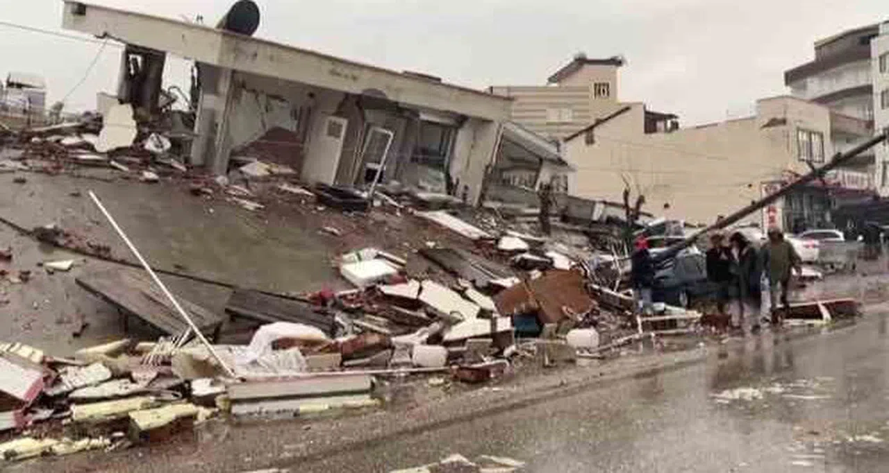 6 Şubat depremleri sonrası cadde ve sokaklar tanınmayacak hale geldi