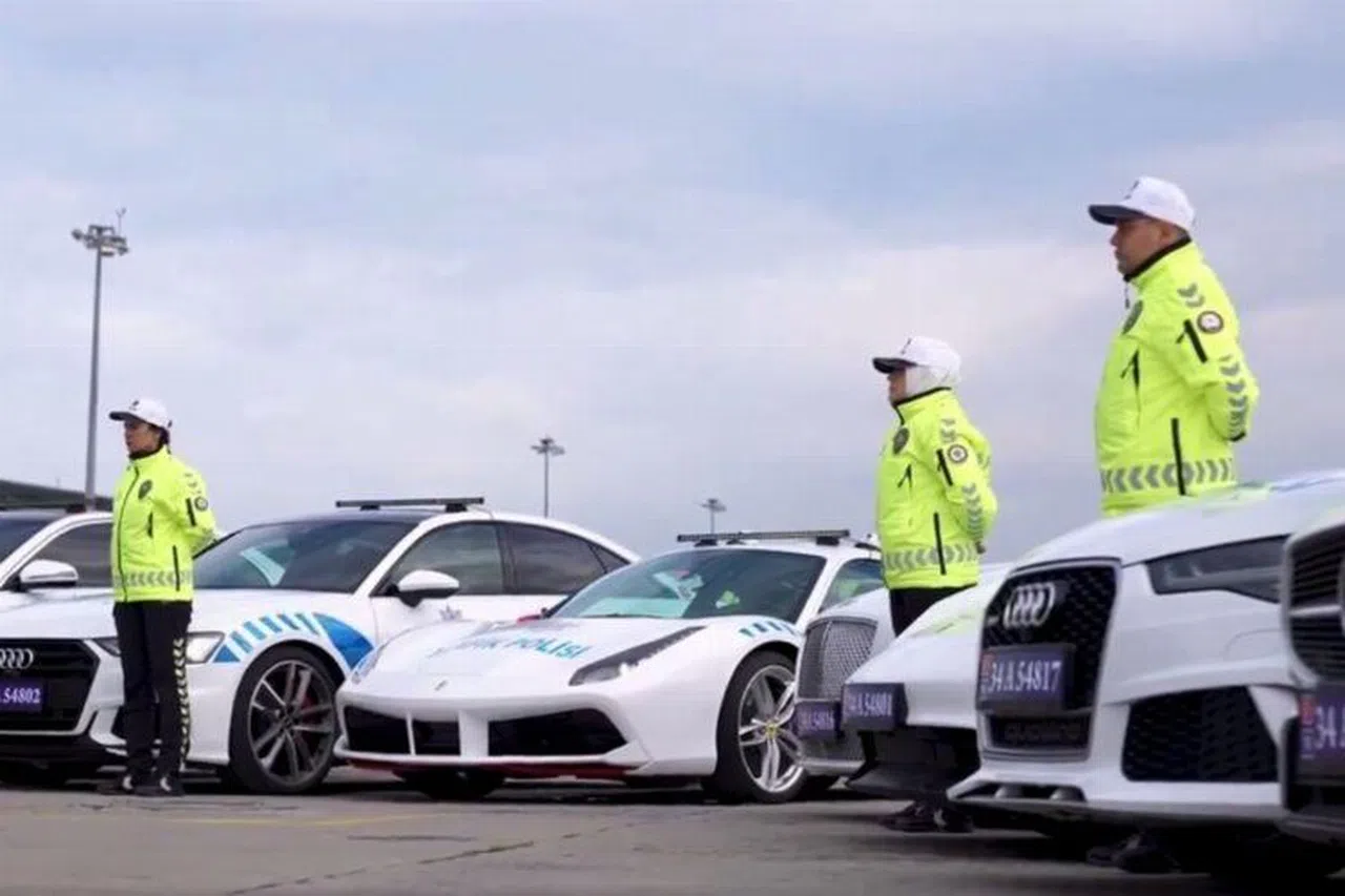 Ferrari'den Range Rover'a hepsi Emniyet'in oldu!