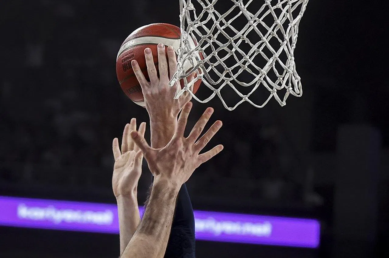 ANADOLU EFES FENERBAHÇE MAÇI ŞİFRESİZ Mİ, HANGİ KANALDA CANLI YAYINLANACAK? Anadolu Efes Fenerbahçe canlı yayın bilgisi