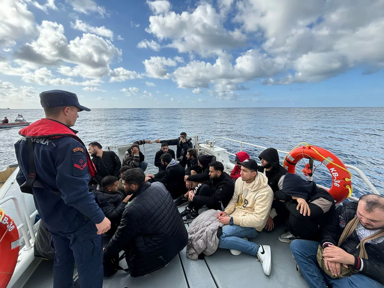 Antalya'da ülkeyi terk etmeye çalışan 22 düzensiz göçmen yakalandı