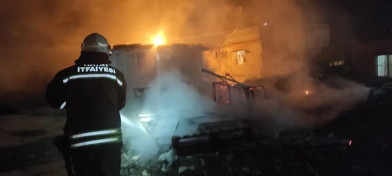 Hatay’da çadırda yangın çıktı