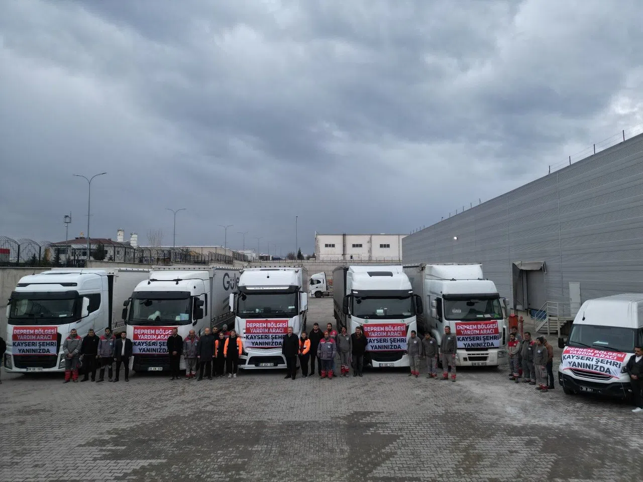 Depremzedelere yardım eli! 1000 Tır Yardım