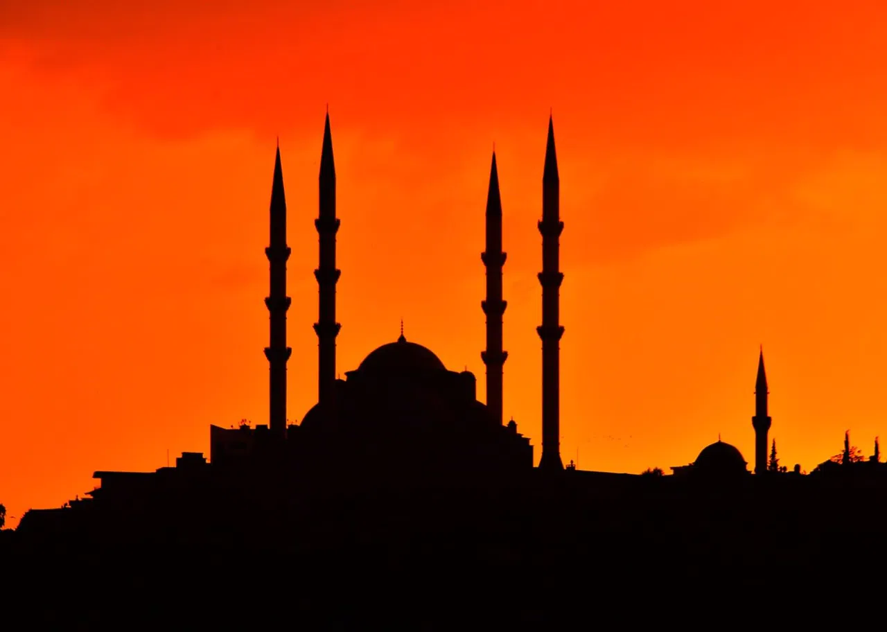 Abdulhamid Han Camisi ihtişamıyla dikkat çekiyor