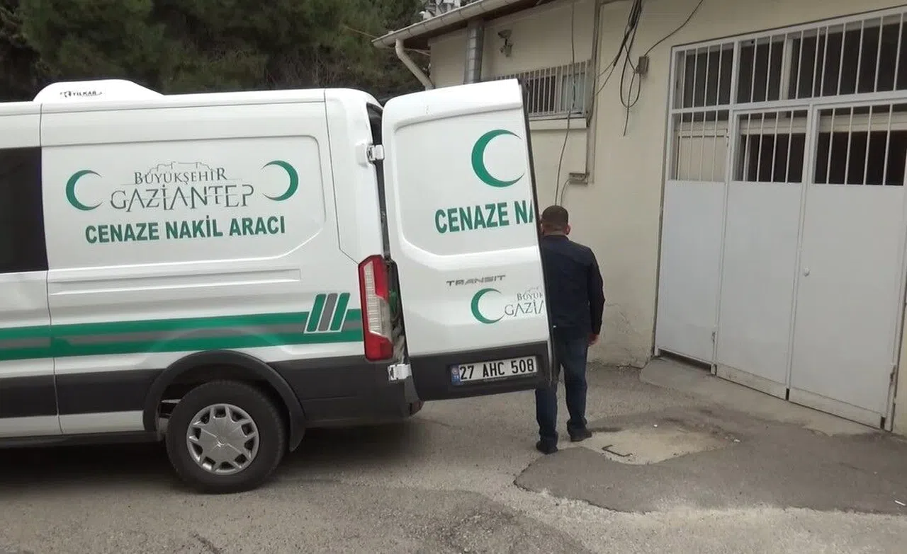 Karşıya geçerken otomobilin çarptığı çocuk hayatını kaybetti