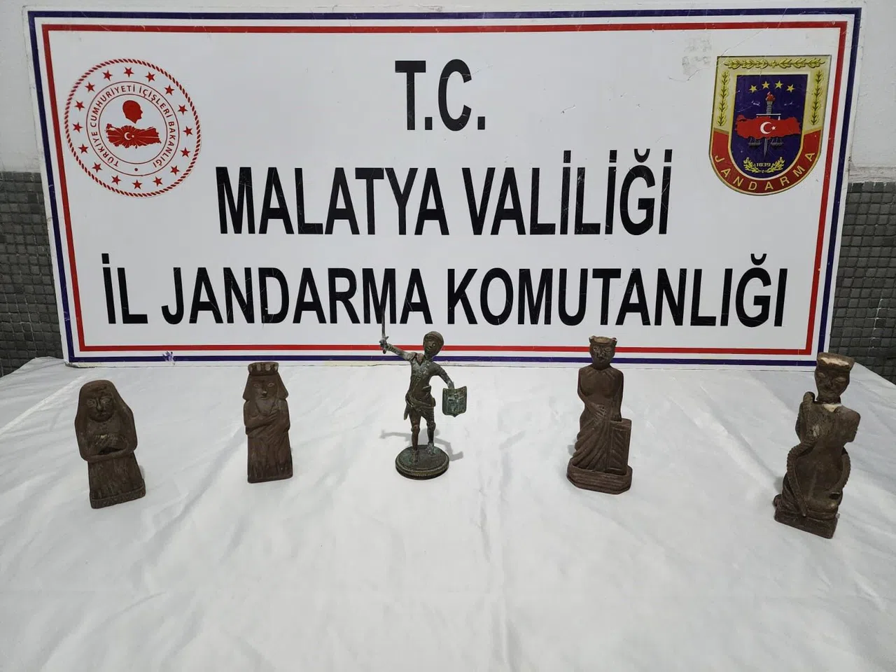 Malatya’da Roma dönemine ait 5 heykel ele geçirildi