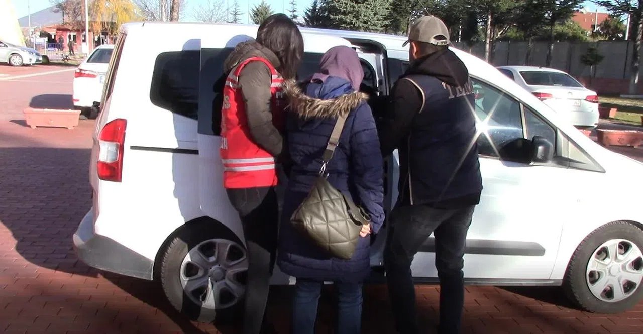 FETÖ/PDY'den 6 yıl 3 ay hapis cezası ile aranan ihraç kadın doktor yakalandı  