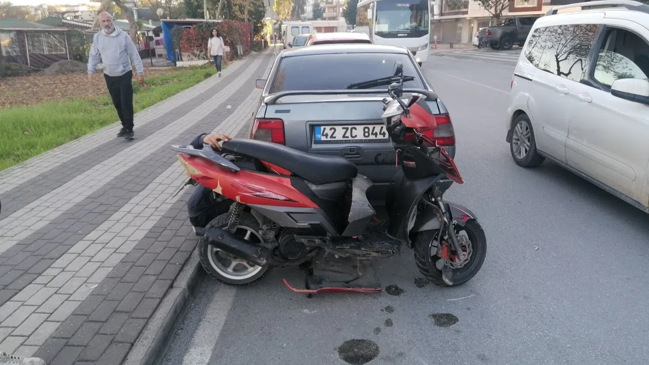 Ehliyetsiz sürücüler kazada buluştu