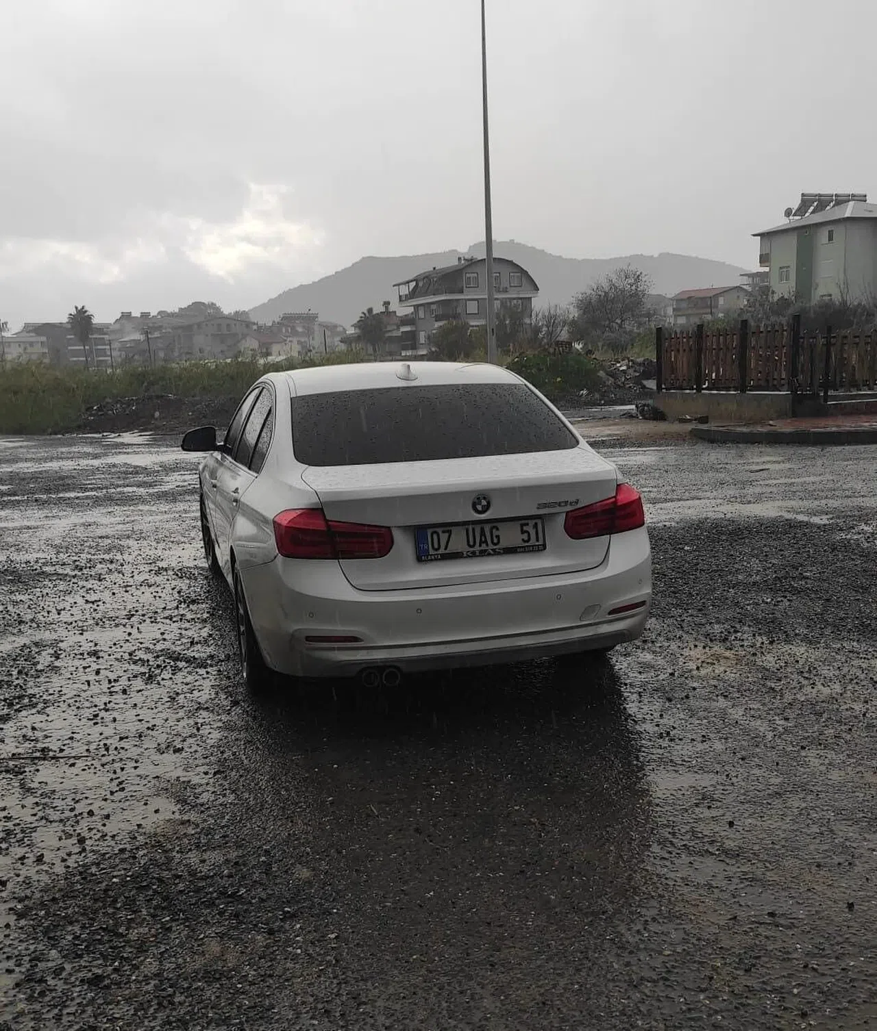 Otomobil ile motosiklet çarpıştı: 1 yaralı  