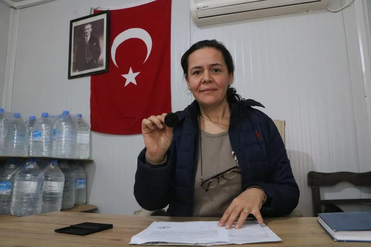 Kadın muhtar o bölgenin sorunlarını tek tek çözüyor