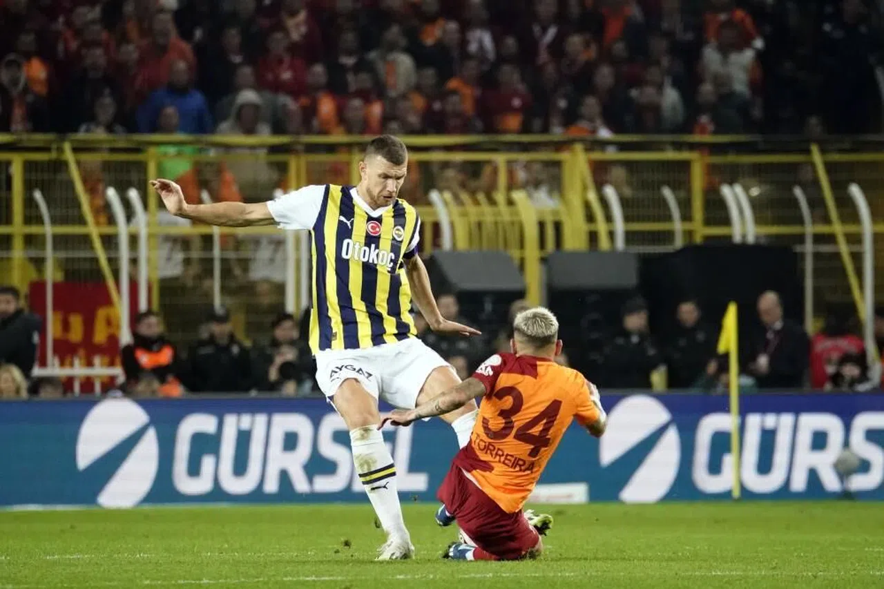 Edin Dzeko'dan Sürpriz Yanıt: Derbi Polemiğinde Icardi Olayına Dikkat Çekici Tepki!