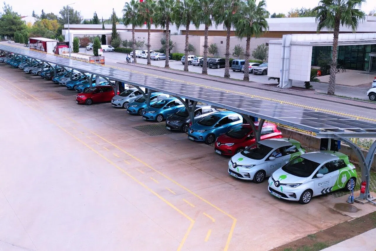 Türkiye'nin En Büyük Elektrikli Araç Şarj İstasyonunu Hizmete Açtı