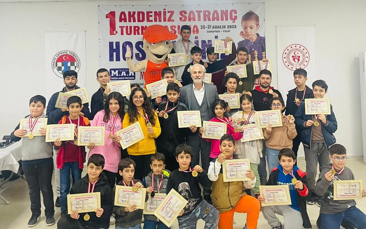 Muhtar santranç turnuvası düzenledi