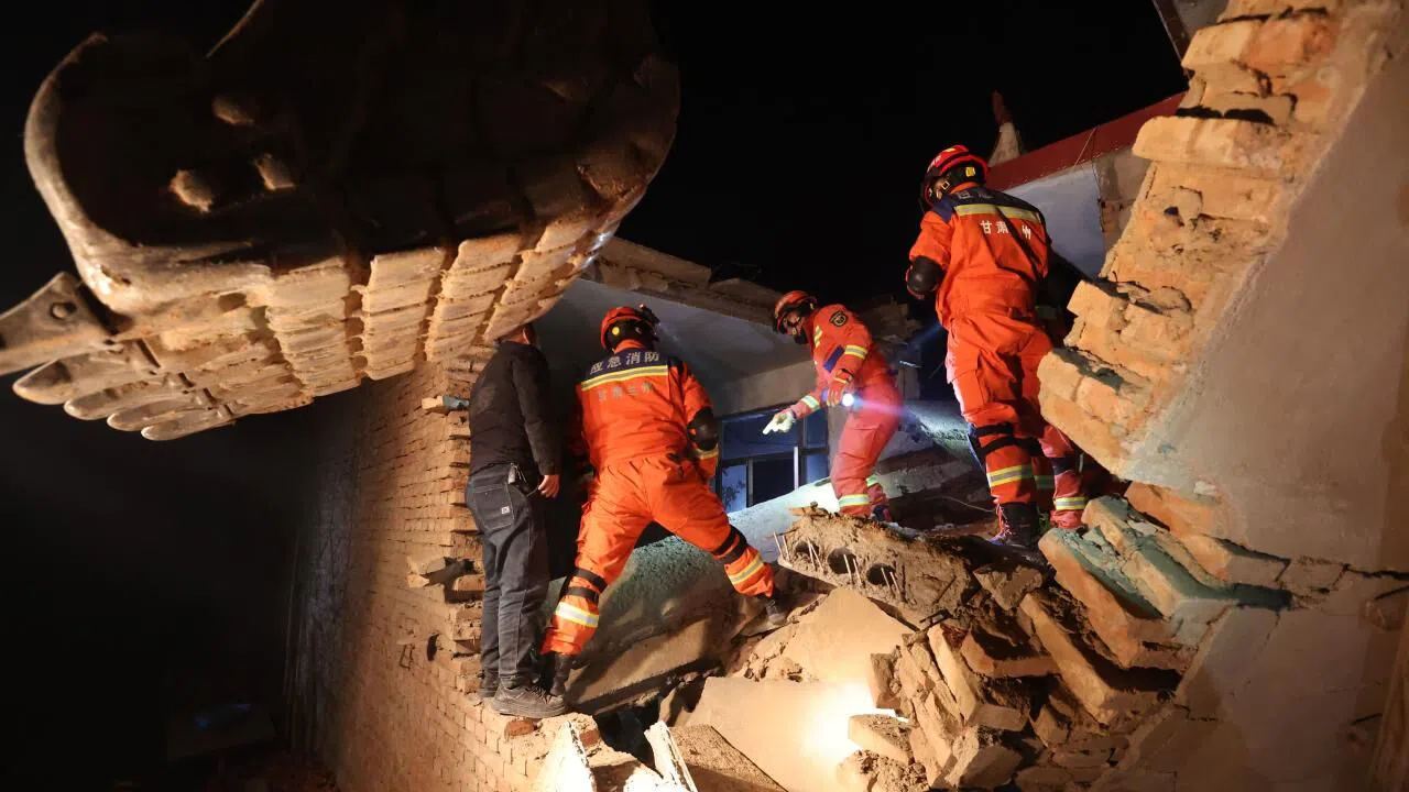 Çin'de deprem: En az 116 ölü, 400 yaralı