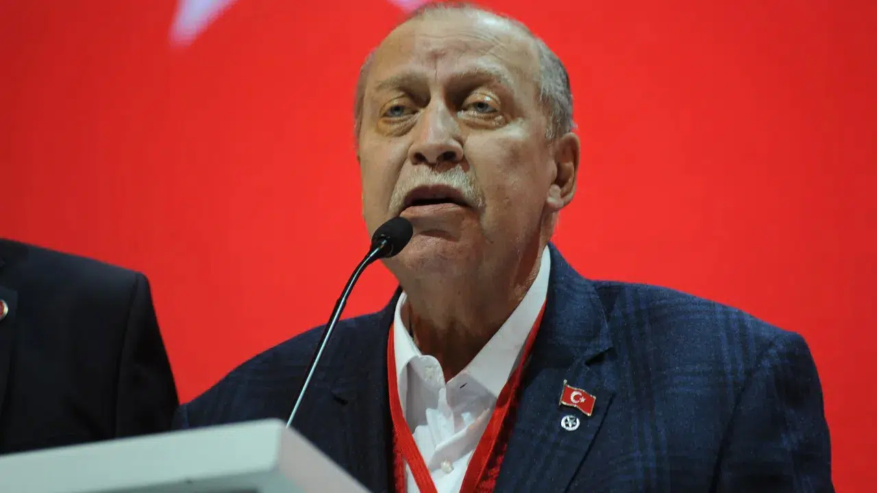 Eski bakan Yaşar Okuyan öldü haberlerine yalanlama kızından geldi.