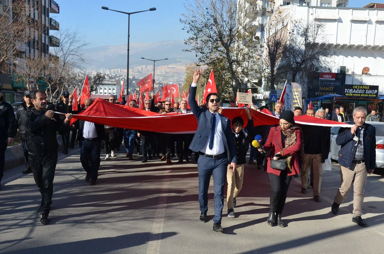 Kahramanmaraş’ta şehitler için şehitliğe yürüdüler