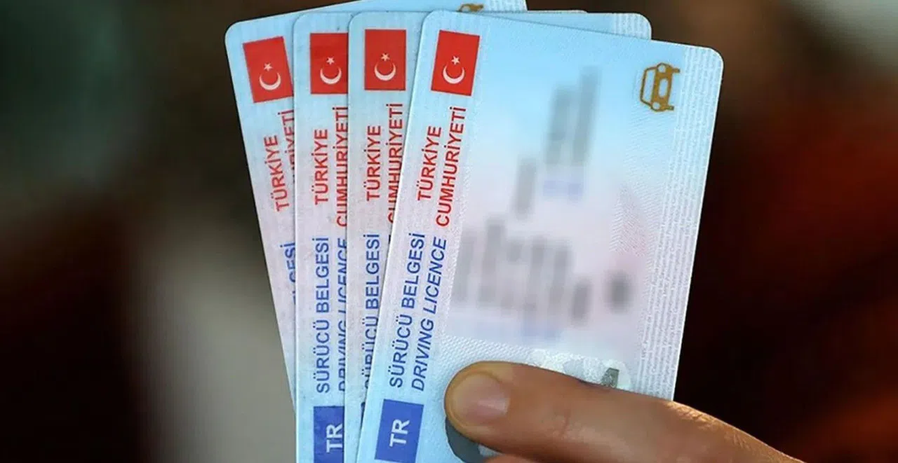 Eski tip ehliyetleri yenileme süresi uzatıldı