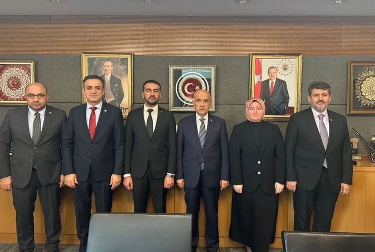 AK Partili vekiller TBMM'de Elbistan İlçe Başkanı Mehmet Bölükbaşı ile görüştüler