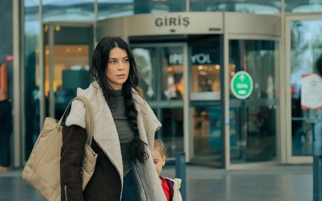 Ne Gemiler Yaktım dizisi Fidan kimdir? Devrim Özkan kimdir, aslen nereli ve kaç yaşında?