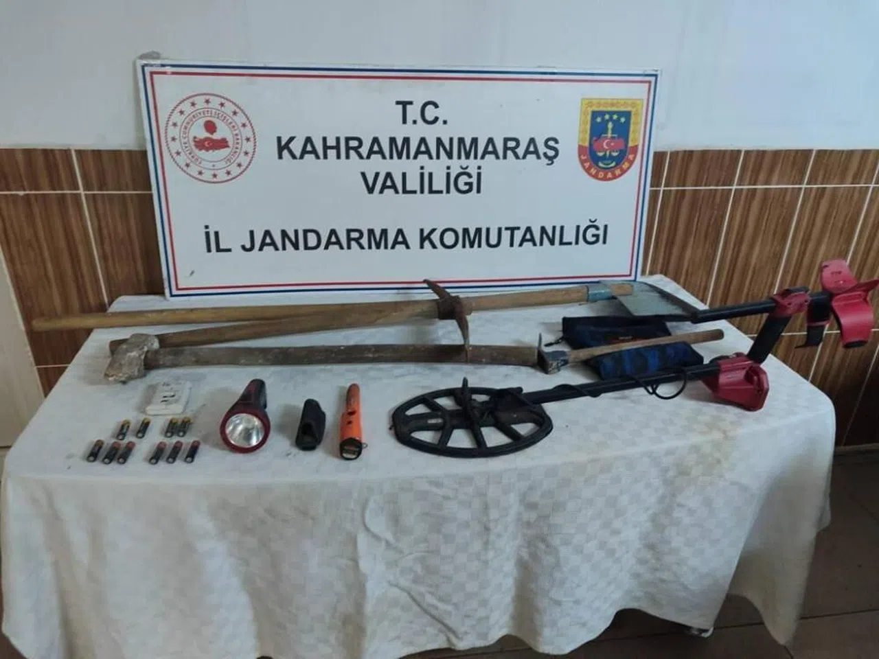 Göksun’da kaçak kazı yapan şahıslar enselendi
