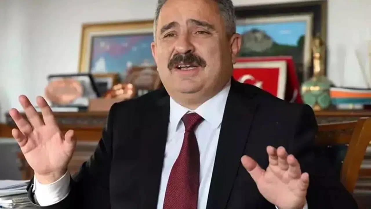 Sinan Burhan kimdir? tv100 yorumcusu Sinan Burhan kim? Sinan Burhan kaç yaşında, nereli?
