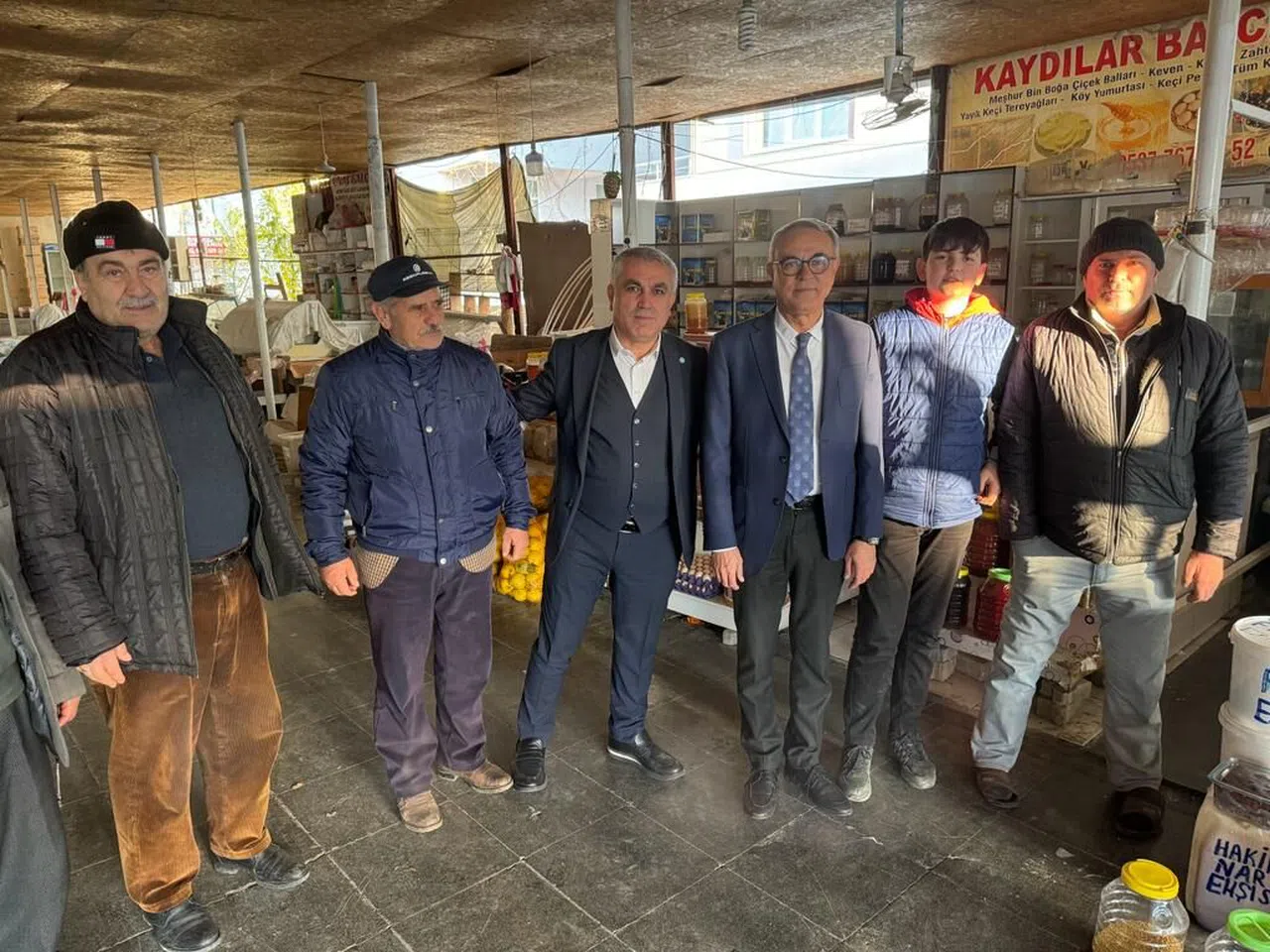 Mesut Dedeoğlu Ilıca’da vatandaş ve esnafı ziyaret etti
