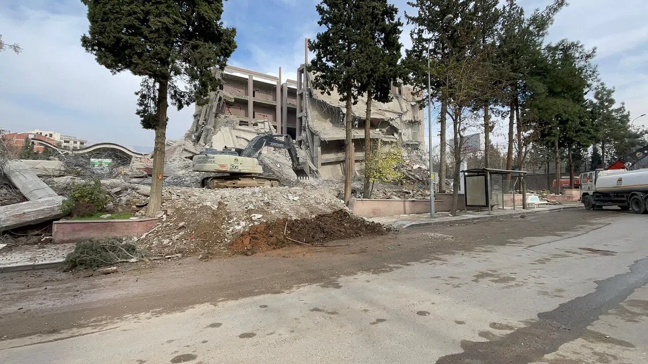 Kahramanmaraş’ta Milli Eğitim binası yıkılıyor