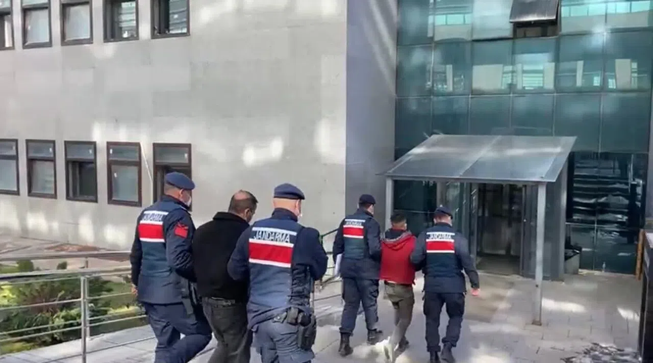 Kamu kurumundan hırsızlık yapan 2 şüpheli yakalandı  