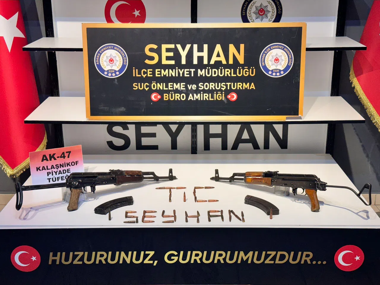 Uzun namlulu silahları evde saklamışlar