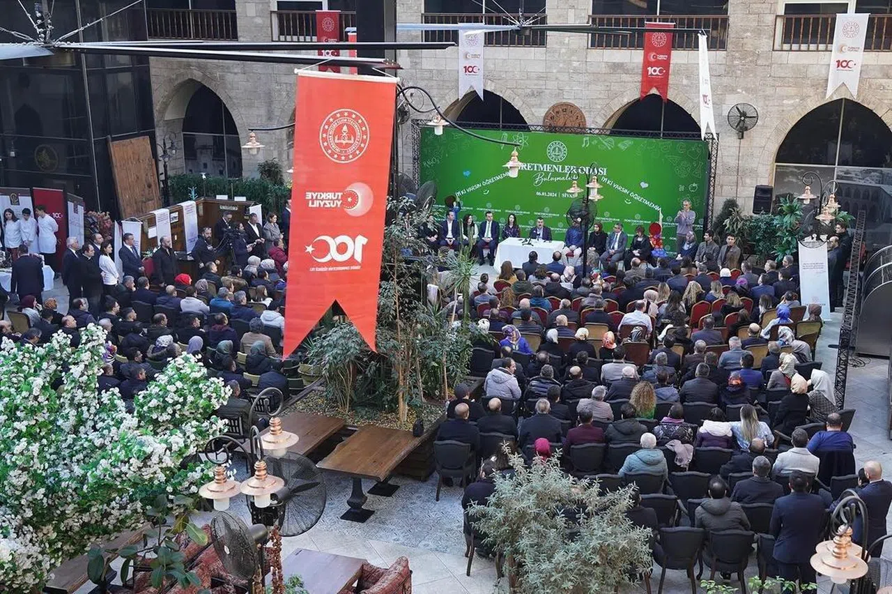 Milli Eğitim Bakanı Tekin, Sivas'ta öğretmenlerle bir araya geldi