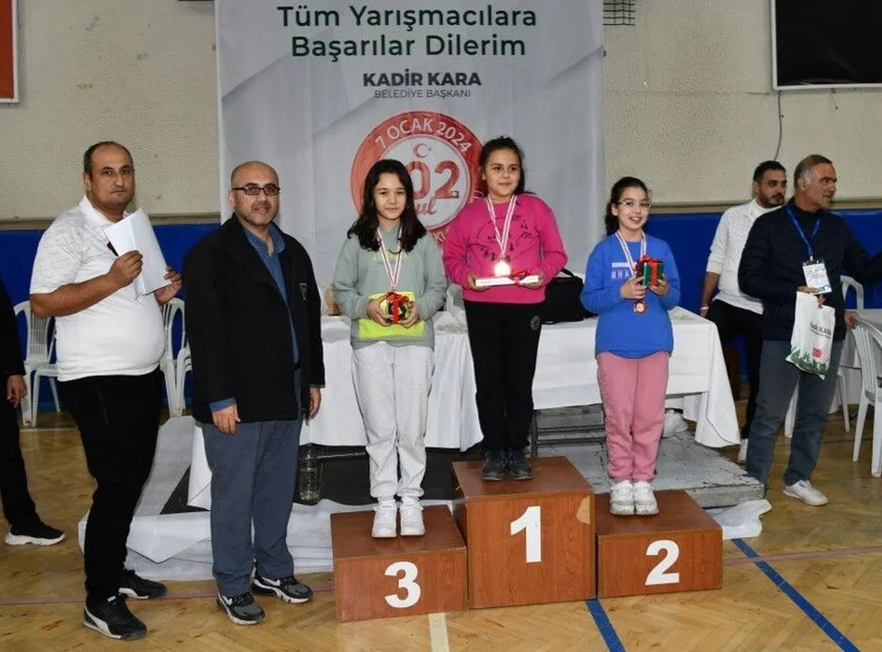 'Kurtuluş Kupası' satranç turnuvası ödülleri verildi  