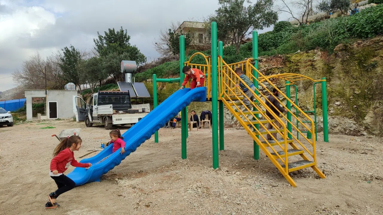 Çocukların park isteğini gerçekleştirdi    